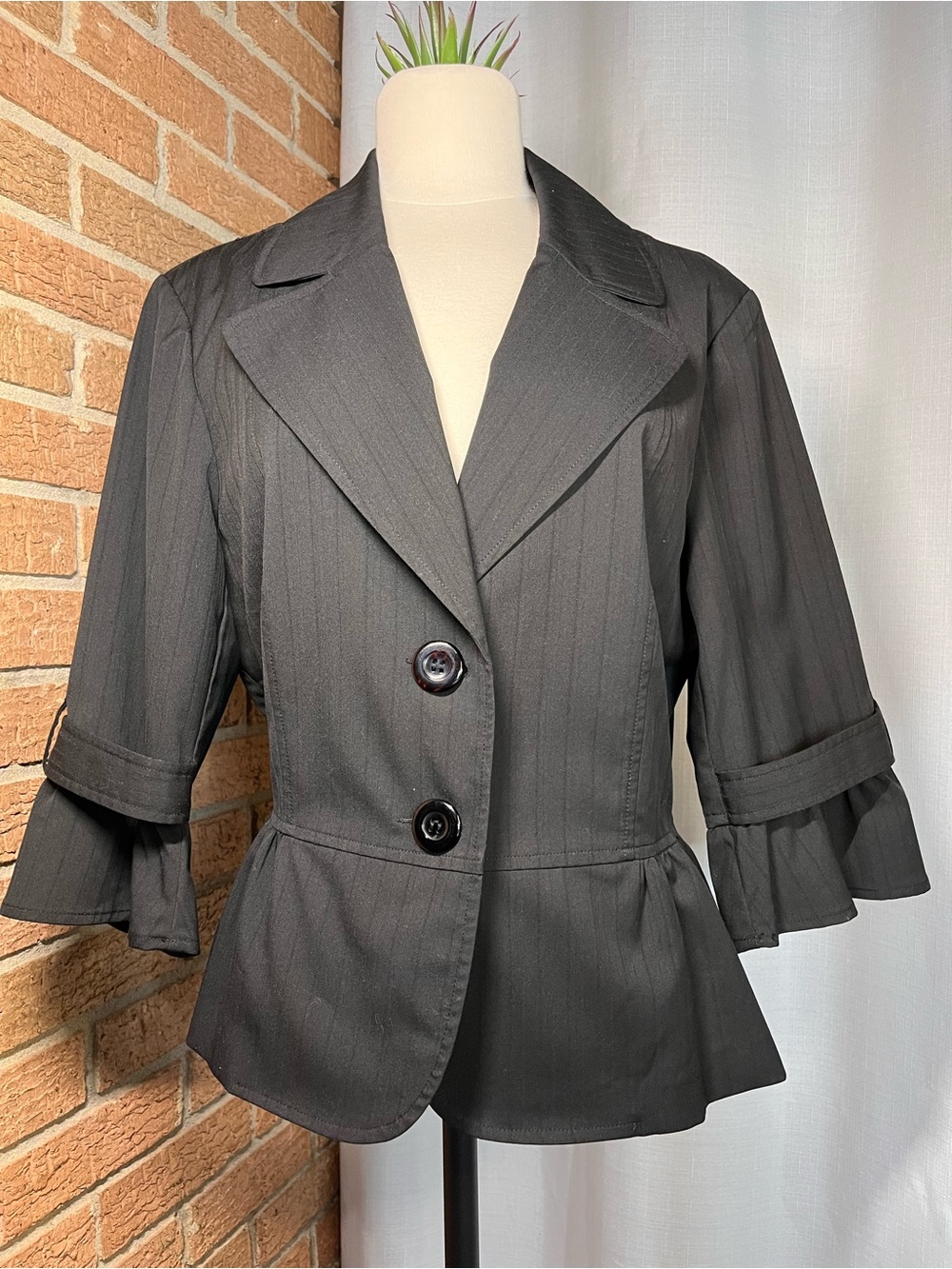 Portrait Black Pinstripe Peplum Blazer Jacket Size 12 3/4 Ruffle Sleeve Career